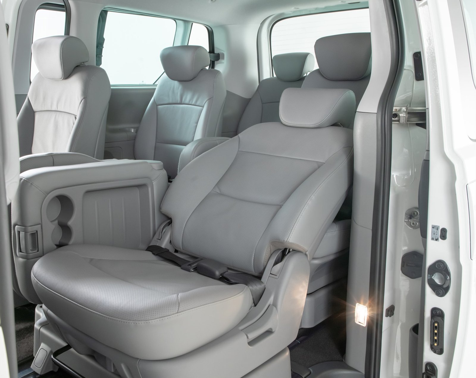 Luxurious transfer vehicle